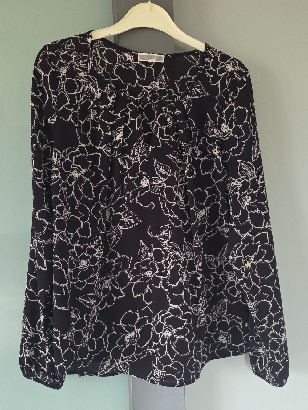 Pleione Size M Floral Long Sleeve Blouse